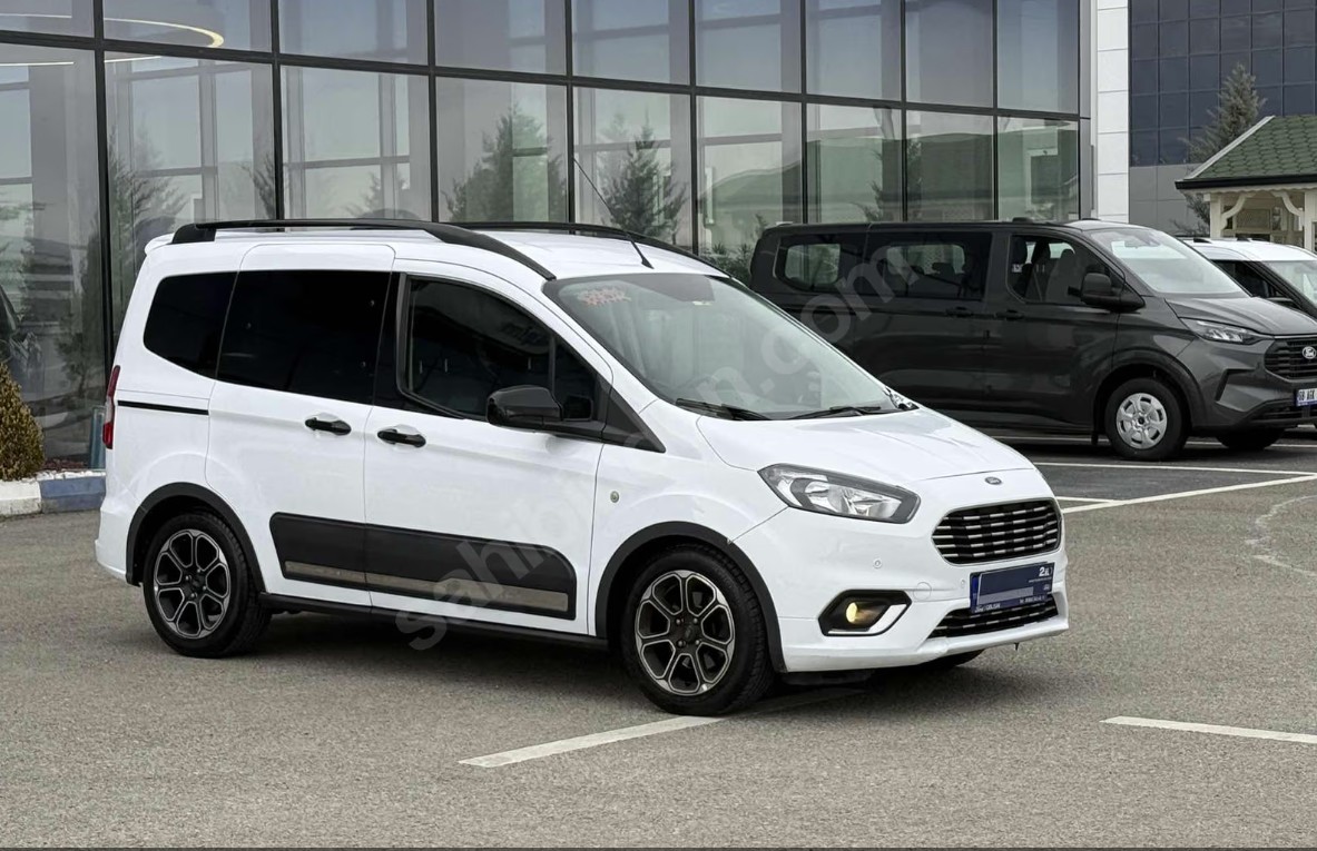 FORD TOURNEO COURIER TİTANİUM PLUS 2022 MODEL
